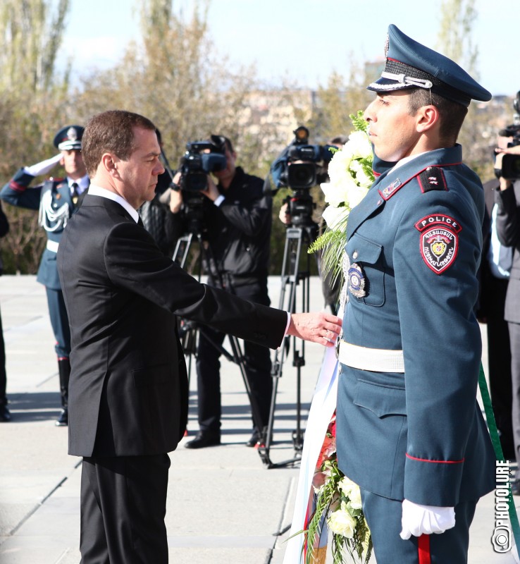 Dmitry Medvedev Tsitsernakaberd 3