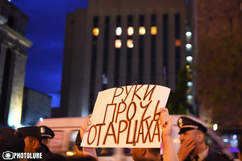Lavrov protest 8