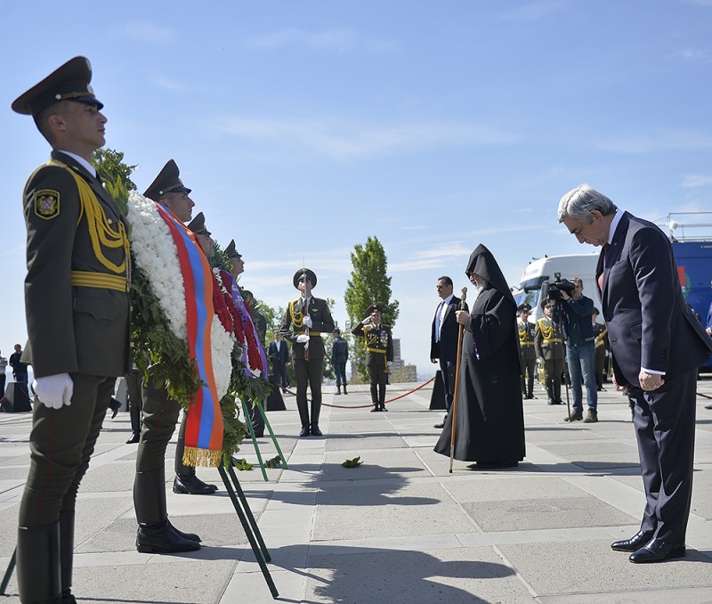 Serzh Sargsyan Tsitsernakaberd 6