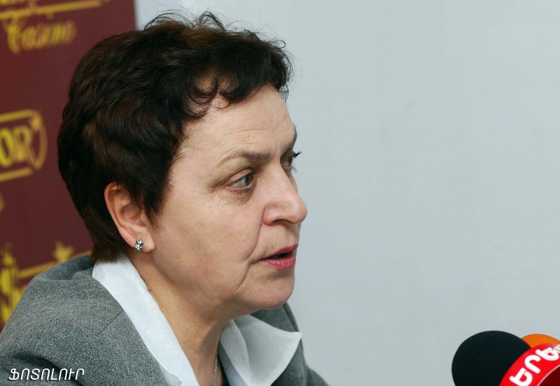 Larisa Alaverdyan06